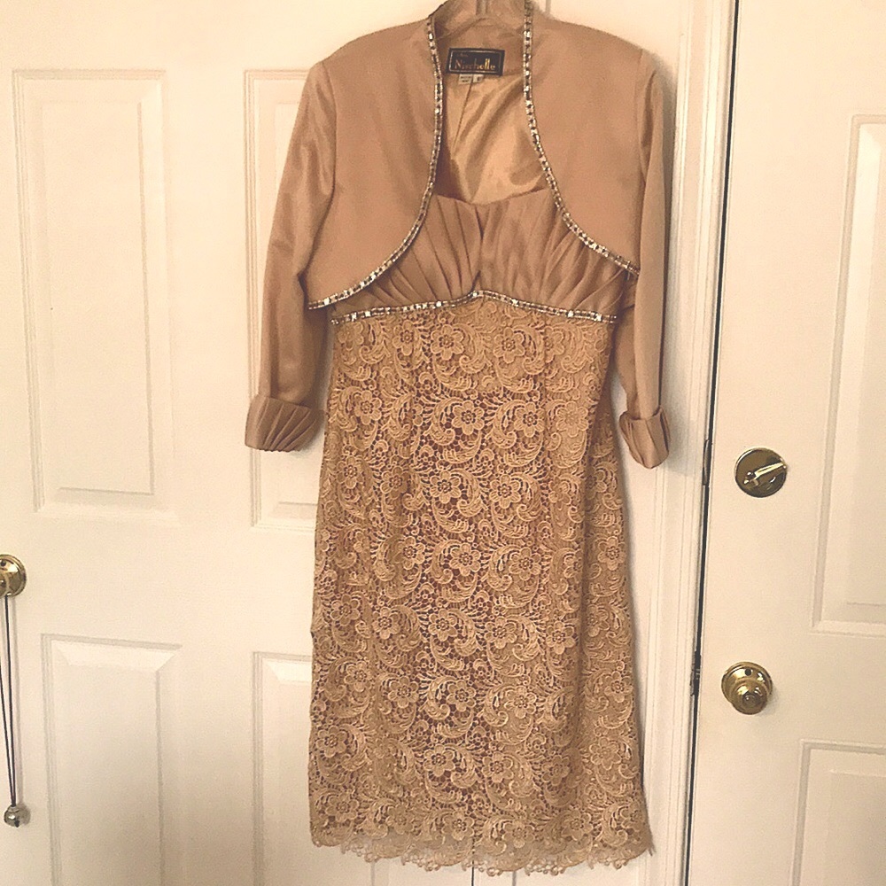 Beautiful cocktail dress ideal for formal event like a wedding.